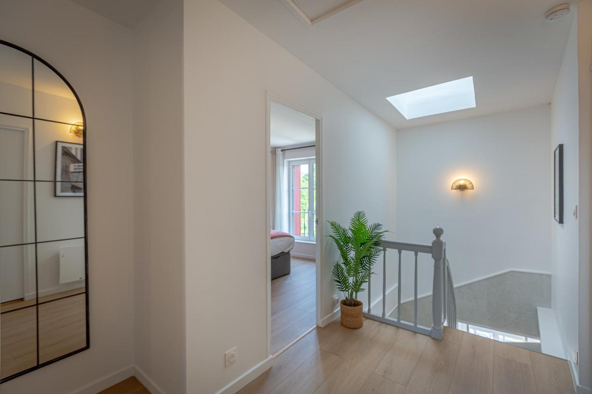 Maison L'Escale, En Bords De Loire, 6 Chambres Avec Sdb Privee, Jardin & Terrasse Couette-café *