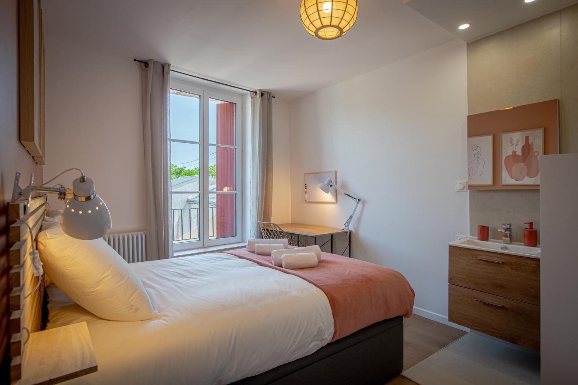 Maison L'Escale, En Bords De Loire, 6 Chambres Avec Sdb Privee, Jardin & Terrasse Couette-café *